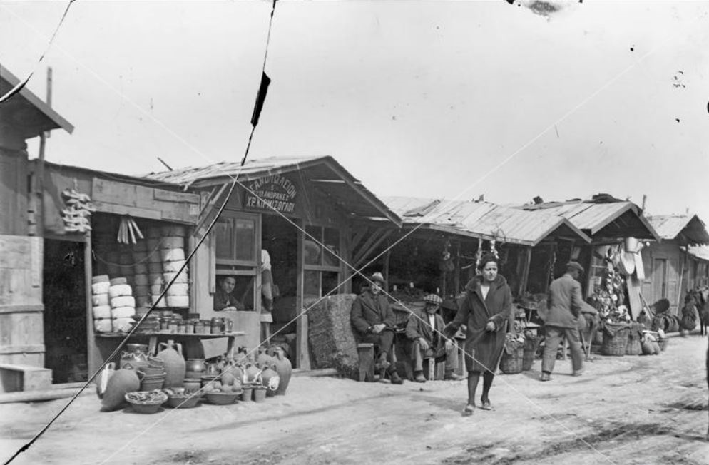 Η Ιστορία του Σουβενίρ στην Ελλάδα: Από τα Παραδοσιακά Αναμνηστικά στις Μοντέρνες Δημιουργίες.